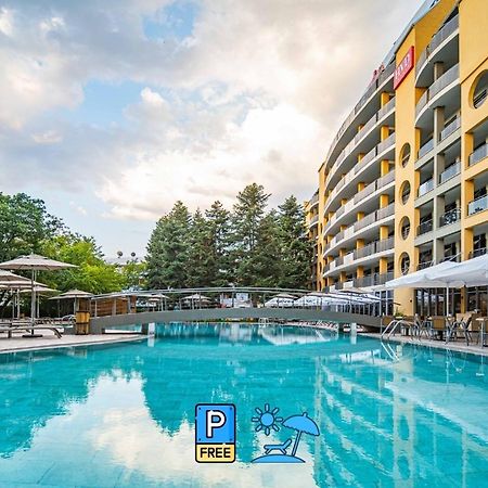 Hvd Viva Club Ultra All Inclusive - Private Beach & Free Parking Golden Sands Bagian luar foto
