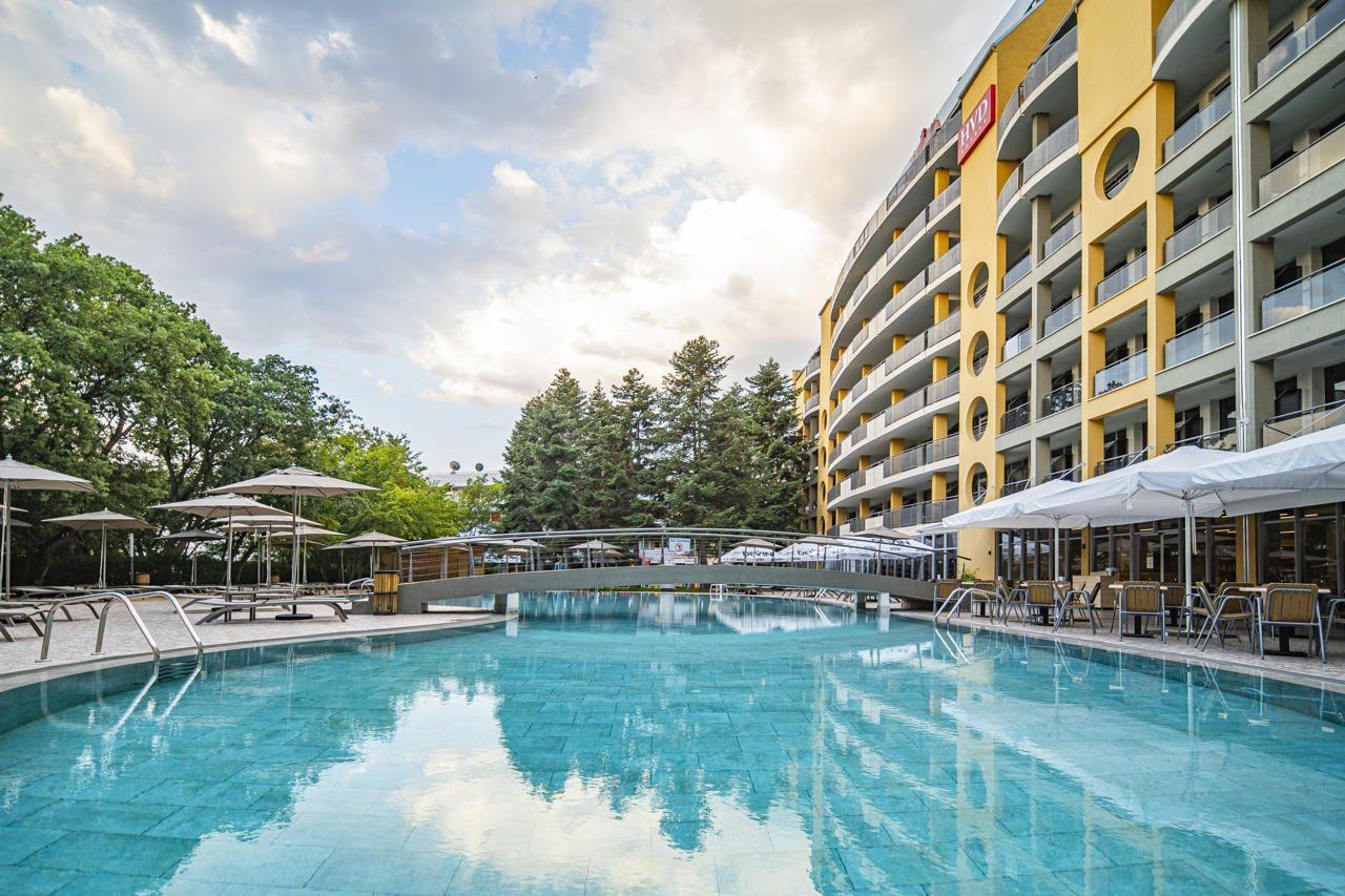 Hvd Viva Club Ultra All Inclusive - Private Beach & Free Parking Golden Sands Bagian luar foto