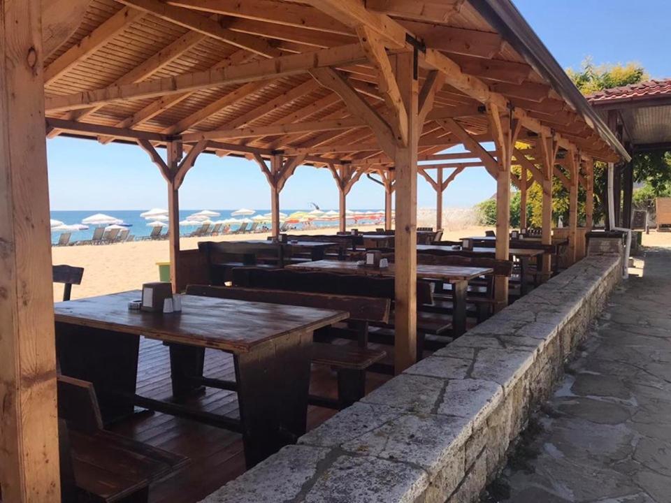 Hvd Viva Club Ultra All Inclusive - Private Beach & Free Parking Golden Sands Bagian luar foto