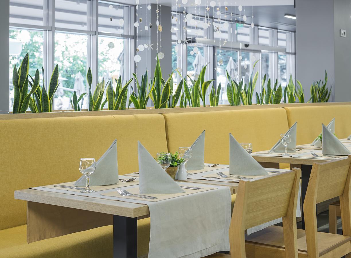 Hvd Viva Club Ultra All Inclusive - Private Beach & Free Parking Golden Sands Bagian luar foto